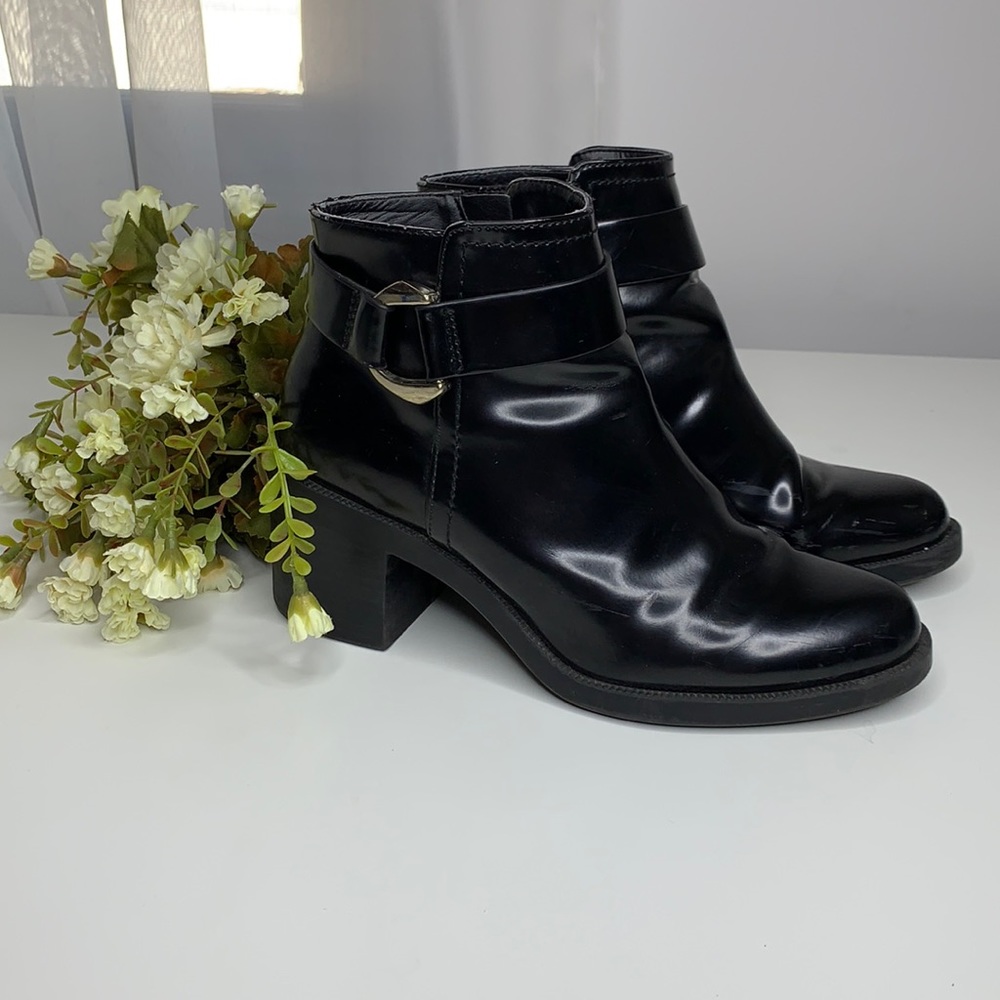 🌻2/$10 Zara Shiny Black Zipper Ankle Boots